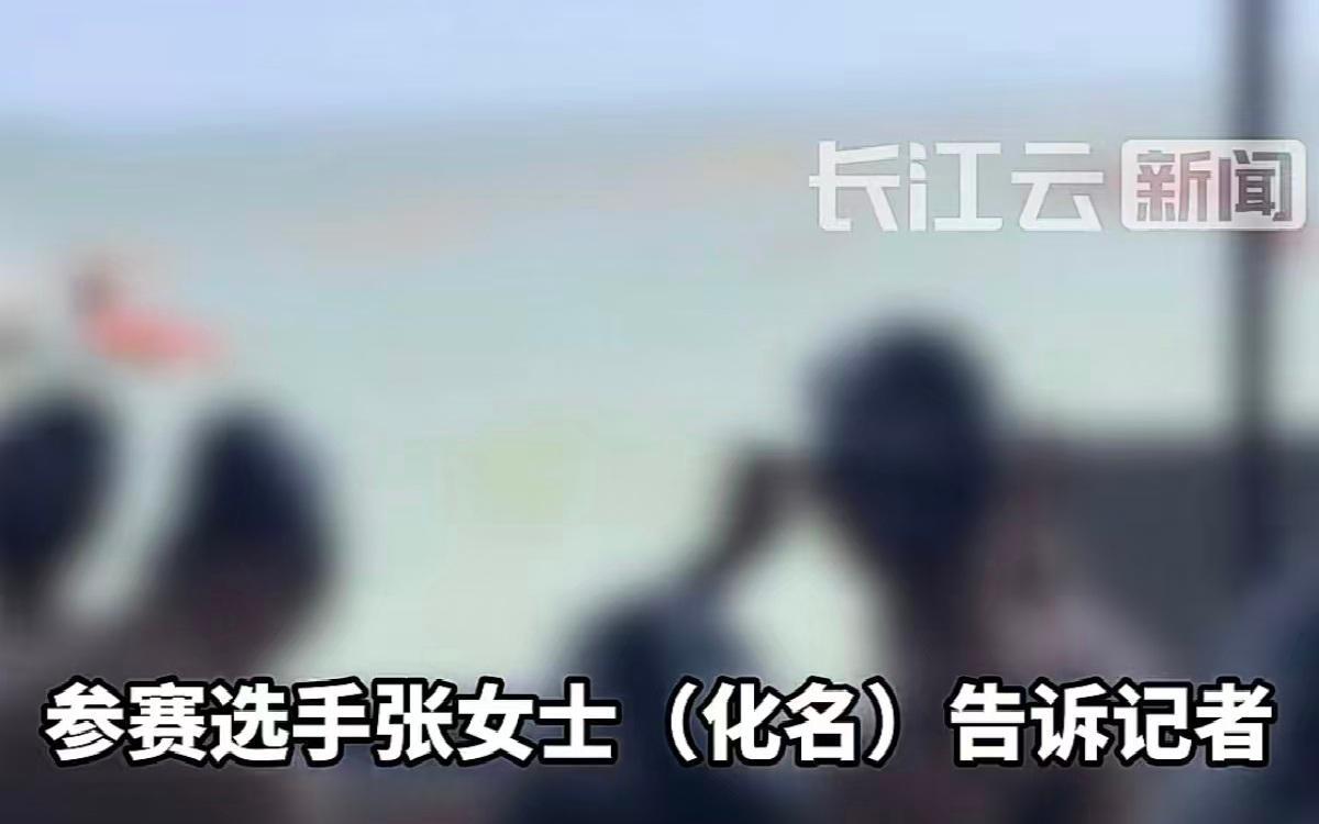 泳渡赛女选手隐私部位被直播,“人太多”不是理由 |新京报快评
